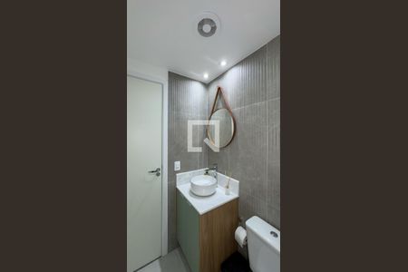 Banheiro de kitnet/studio para alugar com 1 quarto, 26m² em Jardim das Acacias, São Paulo