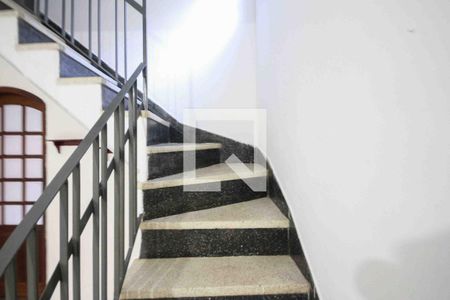 Escada de casa para alugar com 2 quartos, 200m² em Jardim Vila Formosa, São Paulo