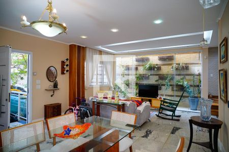 Sala de casa para alugar com 4 quartos, 400m² em Santa Rosa, Niterói