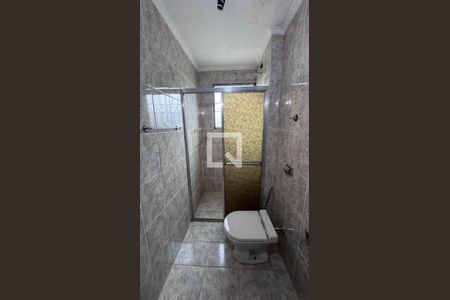 Banheiro de apartamento à venda com 2 quartos, 61m² em Vila Satúrnia, Campinas