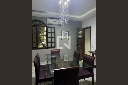 Casa à venda com 4 quartos, 250m² em Matapaca, Niterói