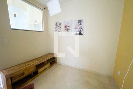 Sala de apartamento para alugar com 1 quarto, 90m² em Chacrinha, Duque de Caxias