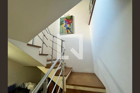 Escada de casa à venda com 4 quartos, 308m² em Santa Teresinha, São Paulo