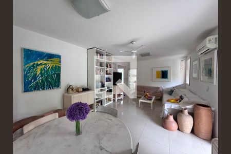 Sala de casa de condomínio para alugar com 3 quartos, 210m² em Vargem Grande, Rio de Janeiro