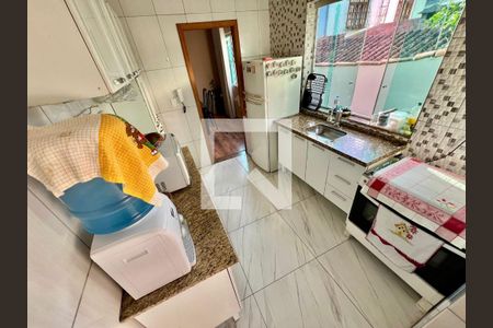 Cozinha de casa à venda com 4 quartos, 180m² em Heliópolis, Belo Horizonte