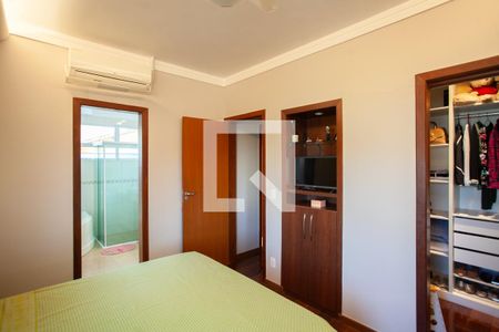 Suíte de casa de condomínio à venda com 4 quartos, 380m² em Planalto, Belo Horizonte