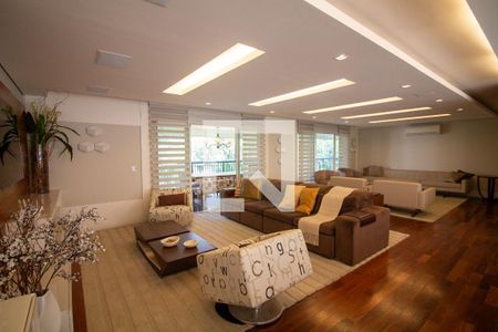 Sala de TV de apartamento à venda com 3 quartos, 337m² em Santo Amaro, São Paulo