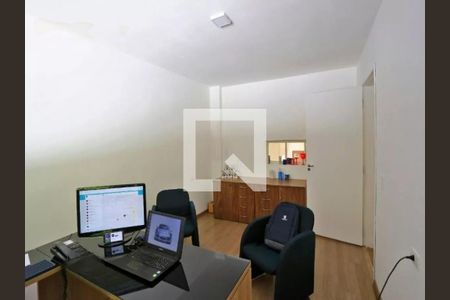 Casa à venda com 6 quartos, 50m² em Parque Maria Domitila, São Paulo