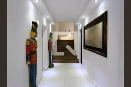 Casa à venda com 6 quartos, 50m² em Parque Maria Domitila, São Paulo
