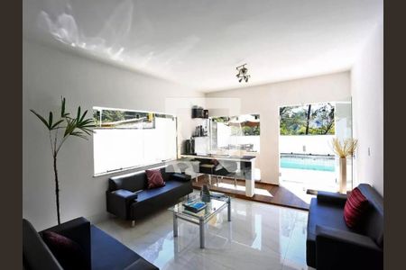 Casa à venda com 6 quartos, 50m² em Parque Maria Domitila, São Paulo