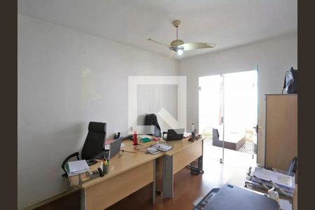 Casa à venda com 6 quartos, 50m² em Parque Maria Domitila, São Paulo