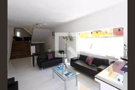 Casa à venda com 6 quartos, 50m² em Parque Maria Domitila, São Paulo