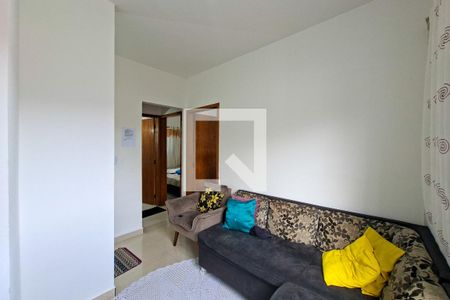 Sala de casa de condomínio para alugar com 2 quartos, 56m² em Maracanã, Praia Grande