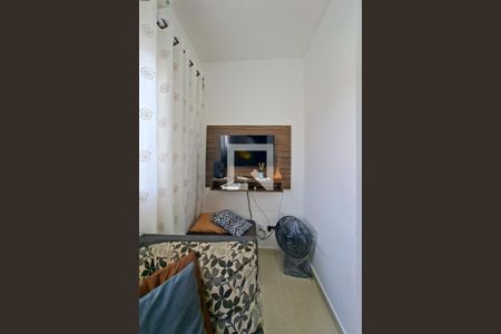 Sala de casa de condomínio para alugar com 2 quartos, 56m² em Maracanã, Praia Grande