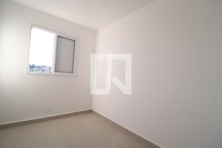 Quarto 1 de apartamento para alugar com 2 quartos, 52m² em Jaraguá, Uberlândia