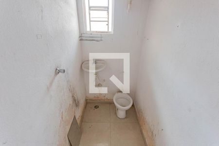 Banheiro de casa para alugar com 1 quarto, 38m² em Jardim Maria Estela, São Paulo