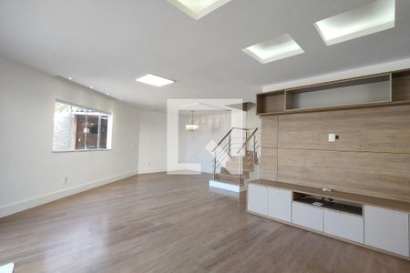 Sala de casa de condomínio à venda com 3 quartos, 180m² em Freguesia (jacarepaguá), Rio de Janeiro