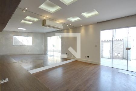 Sala de casa de condomínio à venda com 3 quartos, 180m² em Freguesia (jacarepaguá), Rio de Janeiro