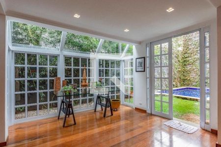 Casa à venda com 4 quartos, 480m² em Alto de Pinheiros, São Paulo