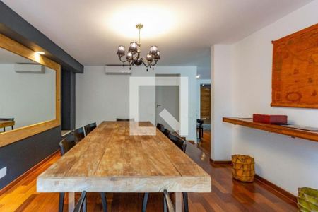 Casa à venda com 4 quartos, 480m² em Alto de Pinheiros, São Paulo