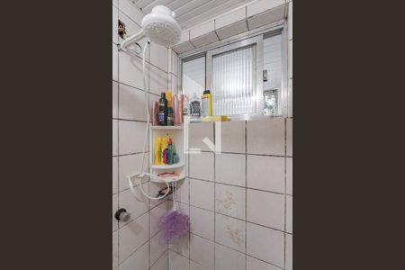 Banheiro de apartamento à venda com 1 quarto, 43m² em Jardim Itu, Porto Alegre