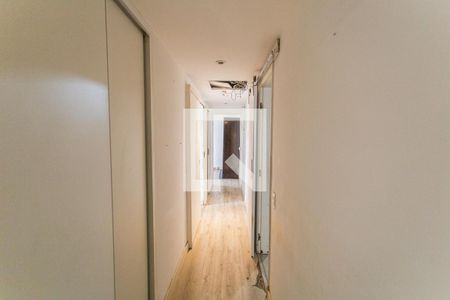 Corredor de apartamento à venda com 3 quartos, 156m² em Santo Antônio, Belo Horizonte