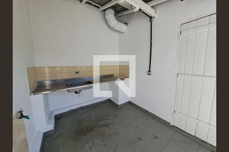 Quintal de casa à venda com 3 quartos, 225m² em Vila Osasco, Osasco