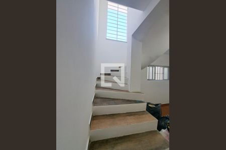 Escada de casa à venda com 3 quartos, 225m² em Vila Osasco, Osasco