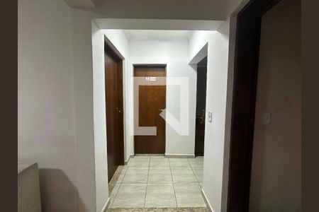 Corredor de casa para alugar com 3 quartos, 250m² em Jardim Belval, Barueri