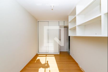 Quarto  de apartamento à venda com 2 quartos, 57m² em João Pinheiro, Belo Horizonte