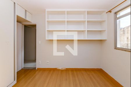 Quarto  de apartamento à venda com 2 quartos, 57m² em João Pinheiro, Belo Horizonte