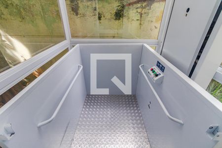 Elevador de casa para alugar com 3 quartos, 297m² em Alto de Pinheiros, São Paulo