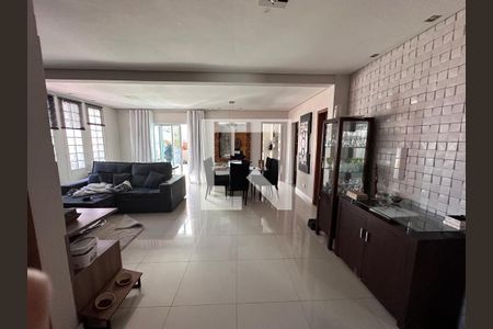 Casa à venda com 8 quartos, 1000m² em Itaberaba, São Paulo