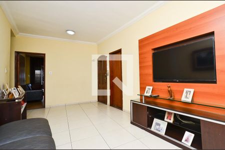 Sala de TV de casa à venda com 5 quartos, 200m² em Boa Vista, Belo Horizonte