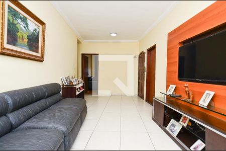 Sala de TV de casa à venda com 5 quartos, 200m² em Boa Vista, Belo Horizonte