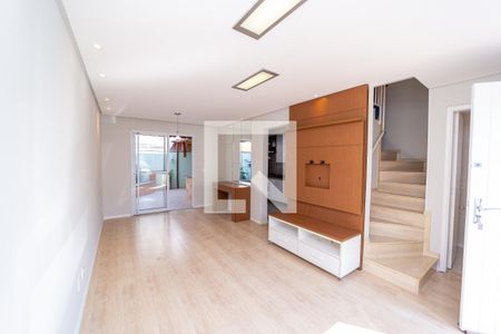 Sala de casa de condomínio para alugar com 3 quartos, 110m² em Jardim Santa Maria, São Paulo