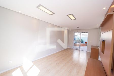 Sala de casa de condomínio para alugar com 3 quartos, 110m² em Jardim Santa Maria, São Paulo