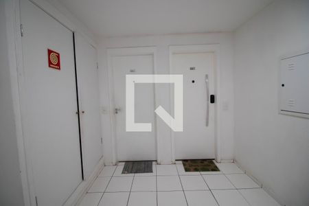 Hall de entrada de apartamento para alugar com 2 quartos, 48m² em Jardim Bela Vista, Guarulhos