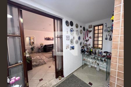 Casa à venda com 2 quartos, 147m² em Vila Santo Estefano, São Paulo