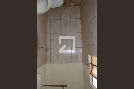Banheiro de kitnet/studio para alugar com 1 quarto, 50m² em Setor Campinas, Goiânia
