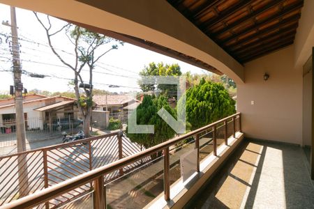 Sala de casa à venda com 5 quartos, 339m² em Itapoã, Belo Horizonte