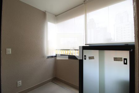 Varanda da Sala/Cozinha de apartamento para alugar com 1 quarto, 26m² em Vila Olímpia, São Paulo