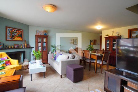 Sala de casa à venda com 3 quartos, 160m² em Vila Jardim, Porto Alegre