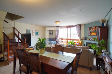 Sala de casa à venda com 3 quartos, 160m² em Vila Jardim, Porto Alegre