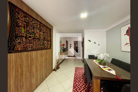 Sala de casa à venda com 3 quartos, 200m² em Bela Aliança, São Paulo