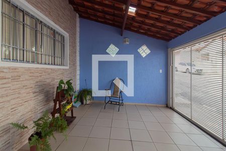 Garagem de casa à venda com 2 quartos, 140m² em Vila Marieta, São Paulo