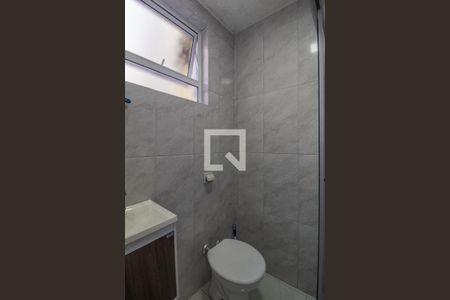 Banheiro de kitnet/studio para alugar com 1 quarto, 23m² em Cidade Baixa, Porto Alegre