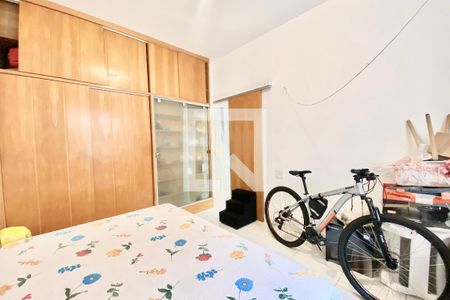Quarto 1 de apartamento à venda com 2 quartos, 80m² em Copacabana, Rio de Janeiro
