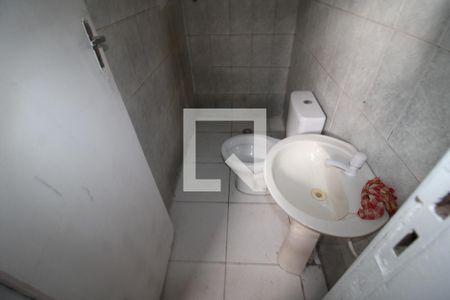 Banheiro de casa para alugar com 1 quarto, 70m² em Vila Diva (zona Norte), São Paulo