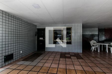 Hall de Entrada de apartamento para alugar com 2 quartos, 75m² em Costa Azul, Salvador